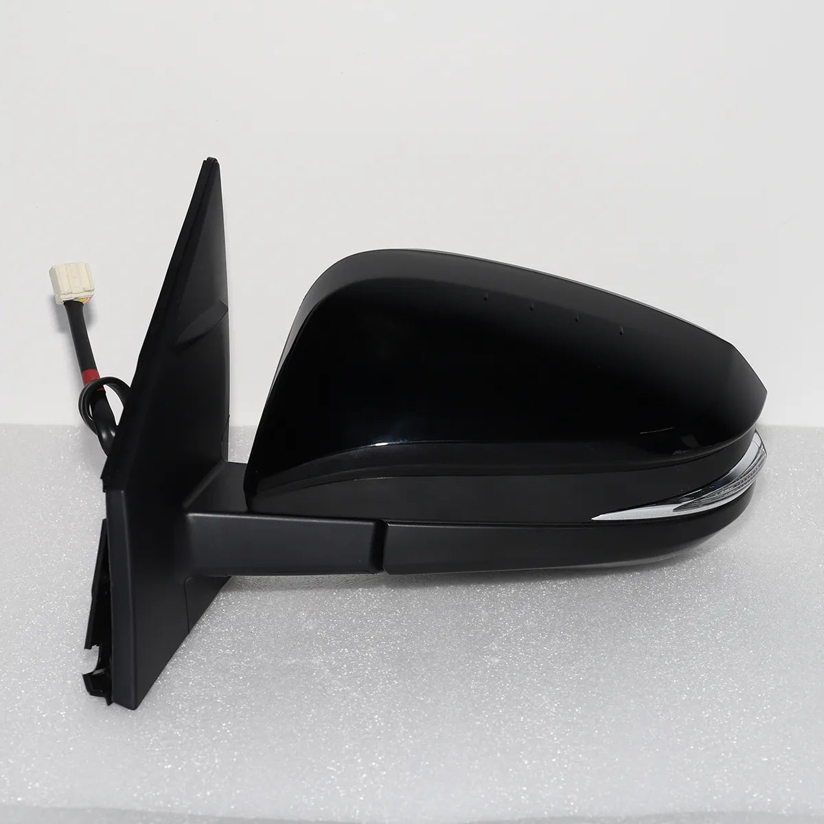 Toyota RAV4 (2013-2015) - Driver Side View Mirror  (Power Operated, Paint to Match, Heated Glass, Turn Signal Light, Blind Spot Monitor )